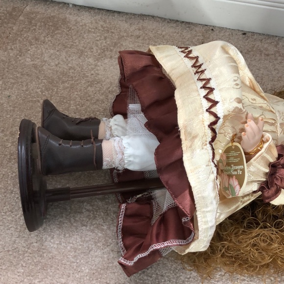 Timeless treasures Porcelain vintage doll. With tag. 18-20". - Picture 6 of 8